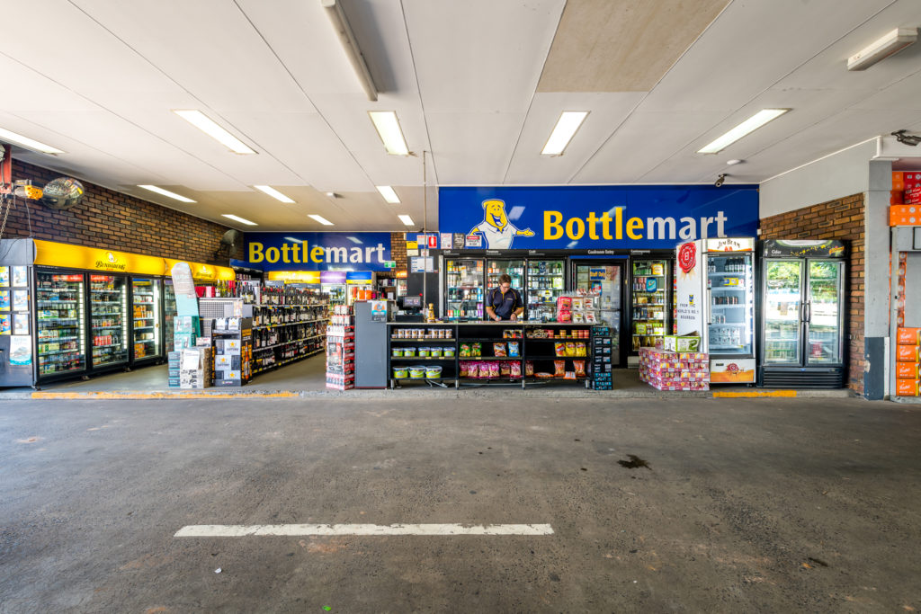 Bottlemart Drive Thru The Club Hotel Chinchilla